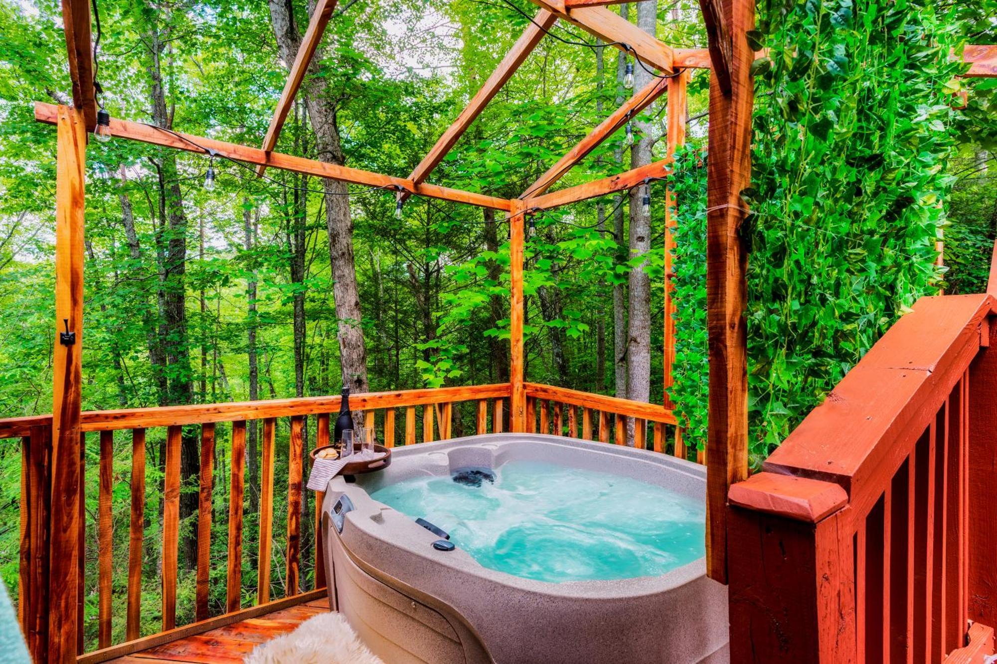 פיג'ן פורג' Cabin In A Gated Resort With Seasonal Resort Pool מראה חיצוני תמונה