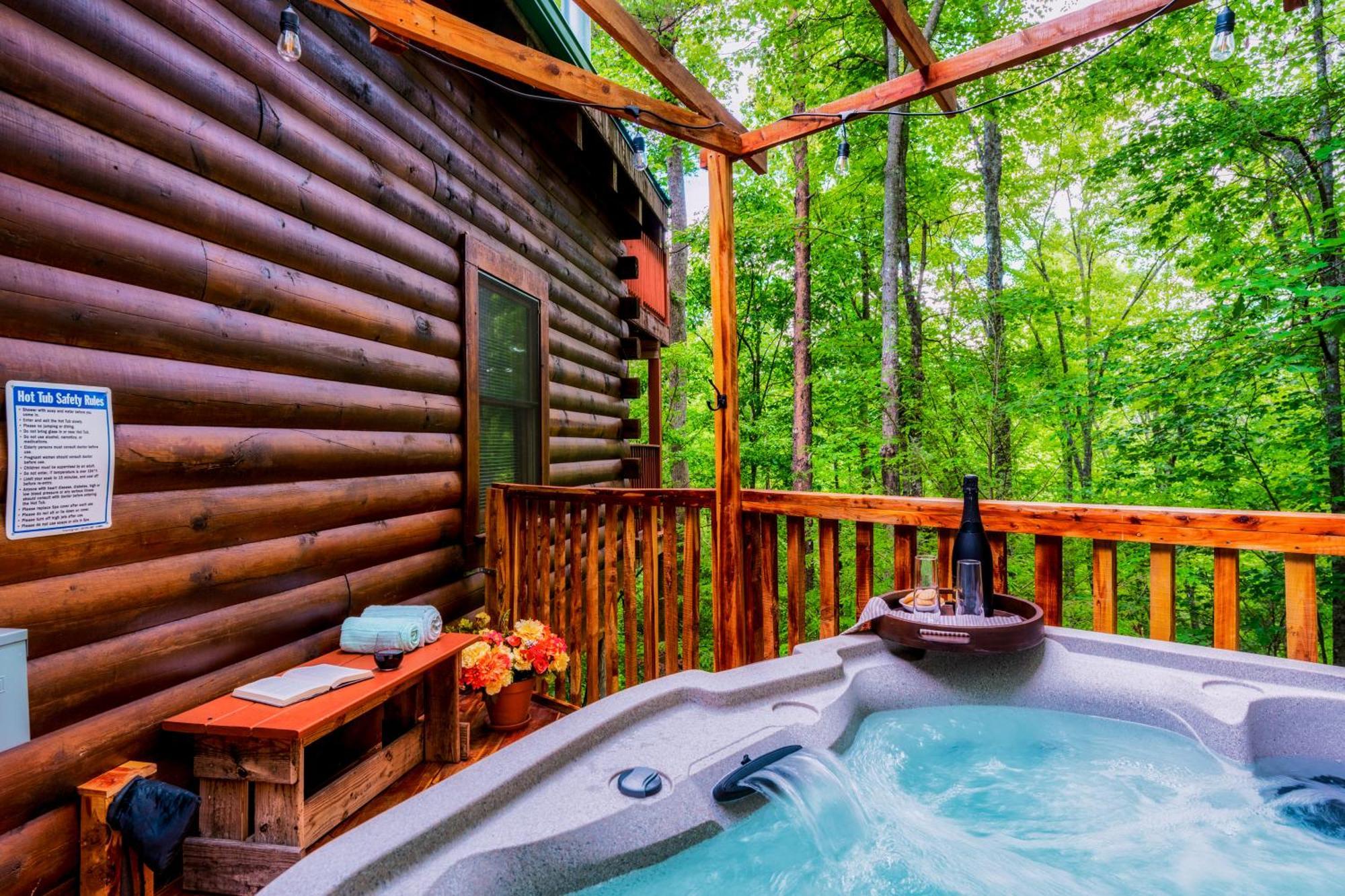 פיג'ן פורג' Cabin In A Gated Resort With Seasonal Resort Pool מראה חיצוני תמונה
