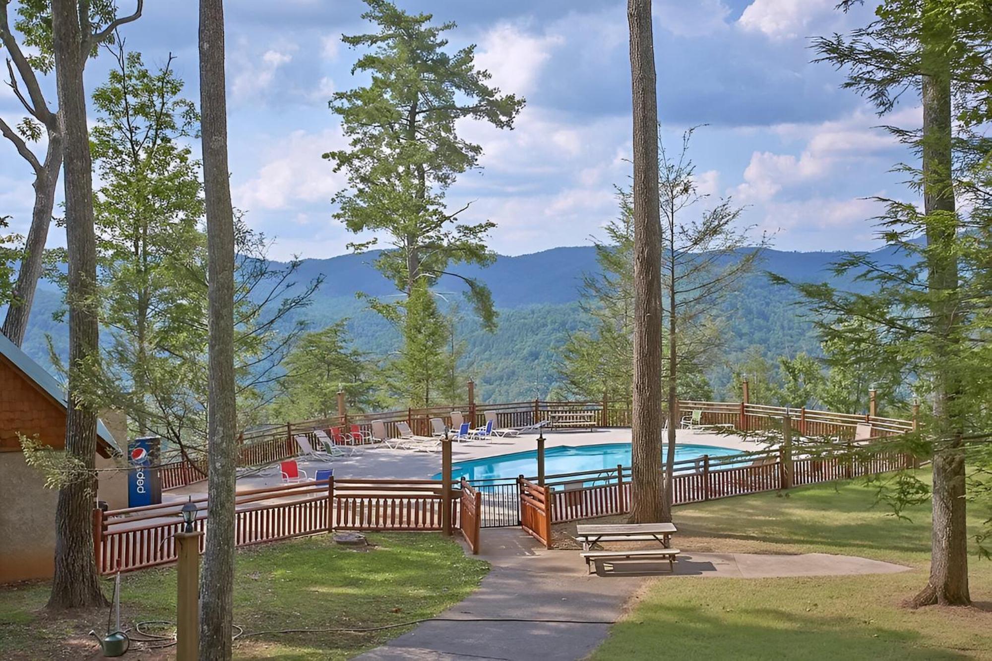 פיג'ן פורג' Cabin In A Gated Resort With Seasonal Resort Pool מראה חיצוני תמונה